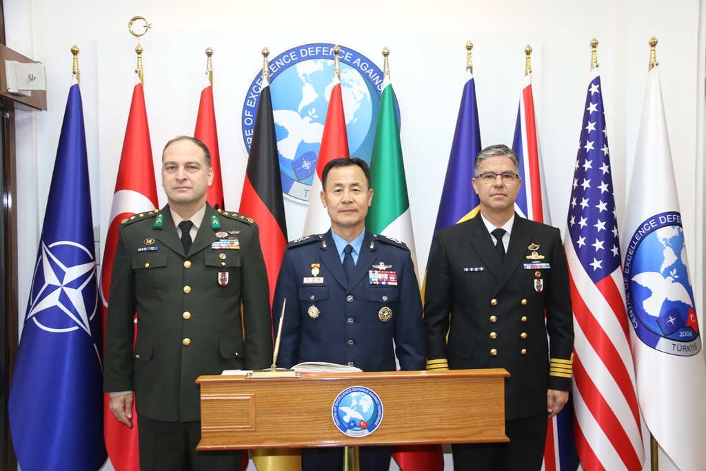 Kore Genelkurmay Başkanlığı Eğitim Daire Başkanı Tümgeneral Jeong Hwan SON ve beraberindeki heyet, 21 Kasım 2023 tarihinde TMMM K.lığını ziyaret etmiştir.