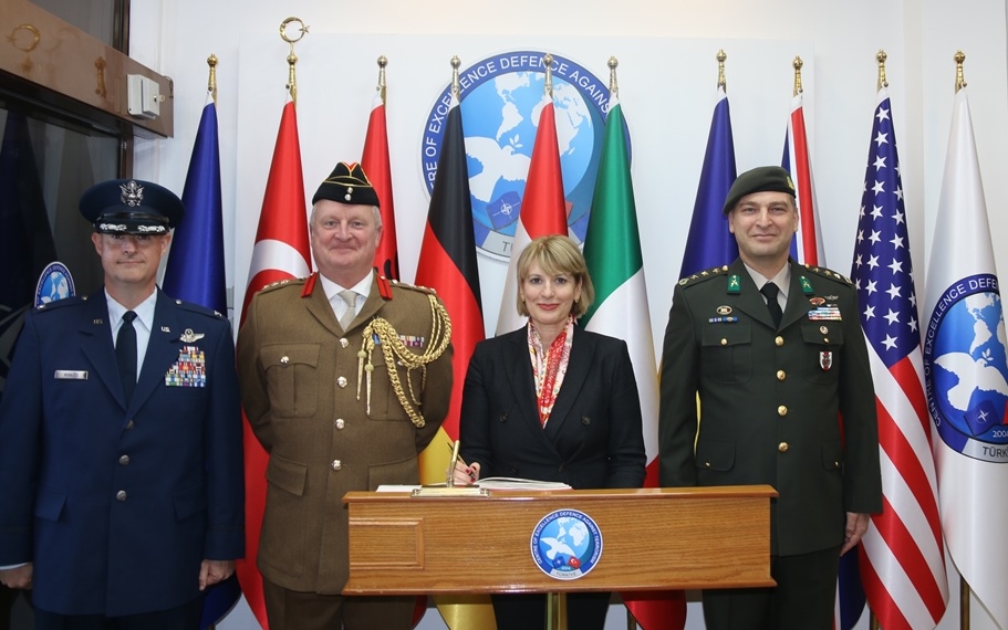 Birleşik Krallık Büyükelçisi Jill MORRIS ve Birleşik Krallık Savunma Ataşesi Albay James HEARDMAN 03 Kasım 2023 tarihinde TMMM K.lığını ziyaret etmiştir. 