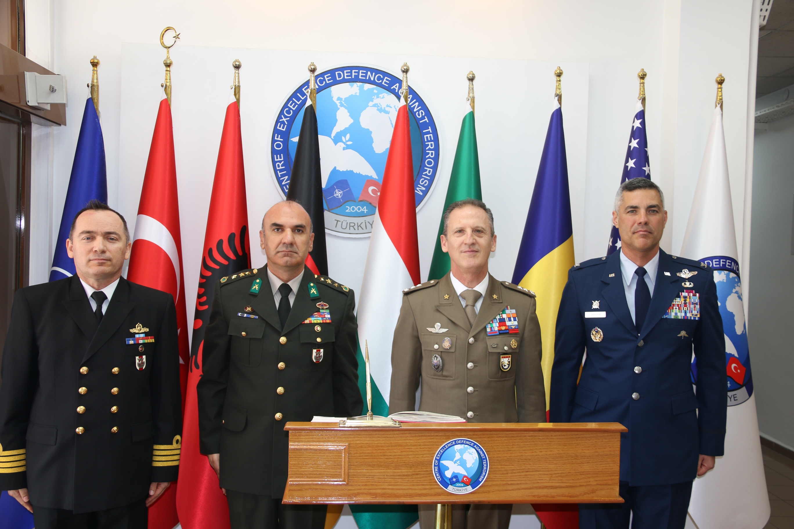 Türkiye'de bulunan NATO Hızlı İntikal Edebilir Kolordusu (NRDC-T) Komutan Yardımcısı Tümgeneral Nicola TERZANO ve beraberindeki heyet 07 Mayıs 2025 tarihinde TMMM K.lığını ziyaret etmiştir. 